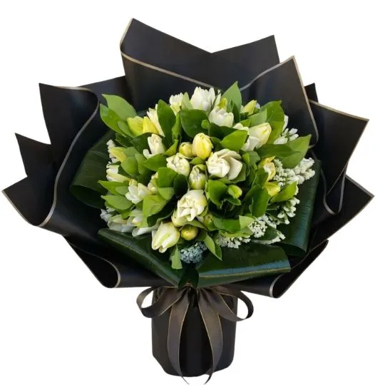Ramo de flores 50 jazmines con papel coreano black 